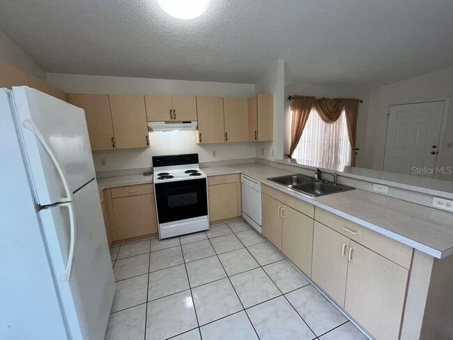 Building Photo - 2405 Condado Ct