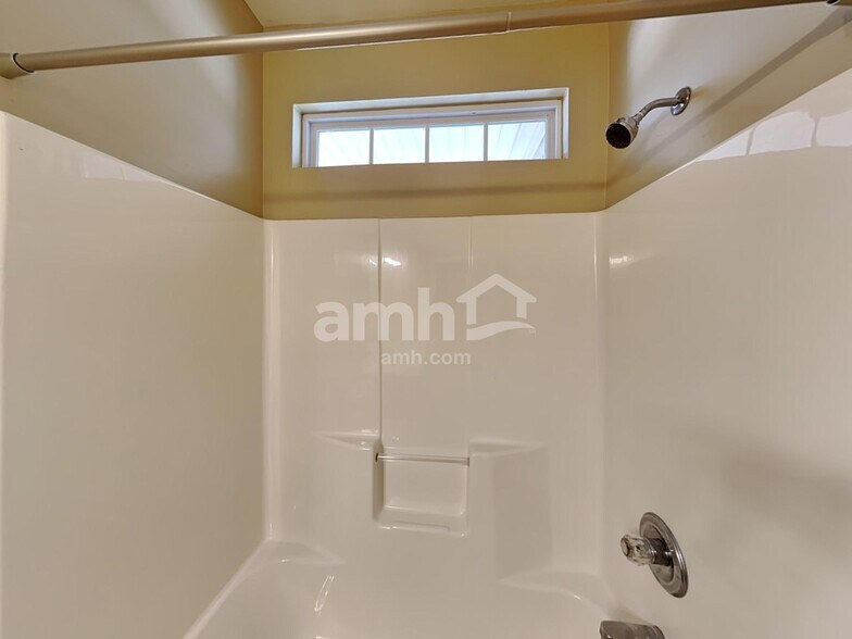 Building Photo - 5105 Bay Overlook Dr