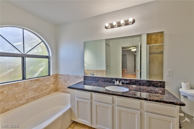 Building Photo - 2078 Waverly Cir