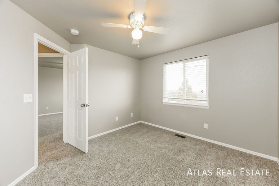 Building Photo - 5566 Vermillion Bluffs Dr