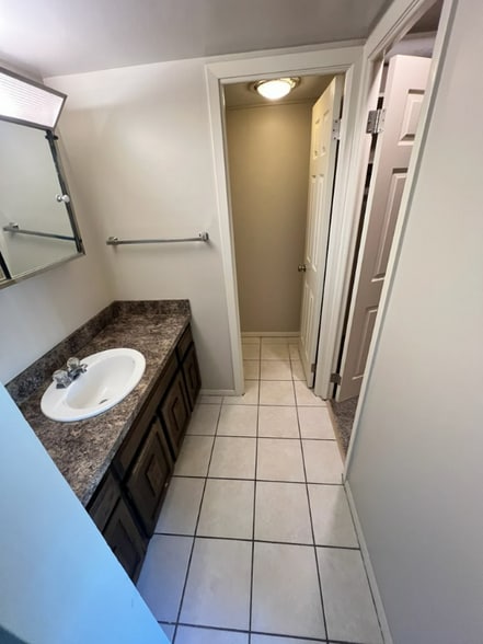 Building Photo - 4401 S 27th St