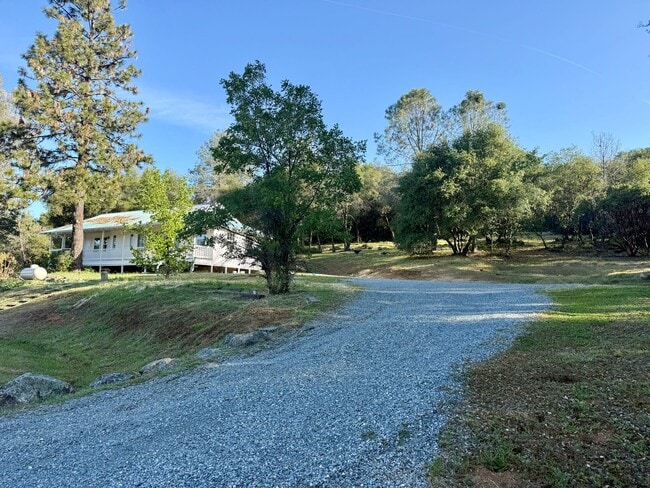 Building Photo - 16083 Indian Springs Ranch Rd