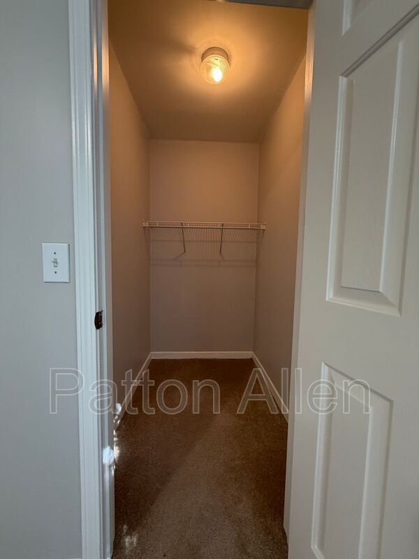 Building Photo - 18 Meadowview Terrace