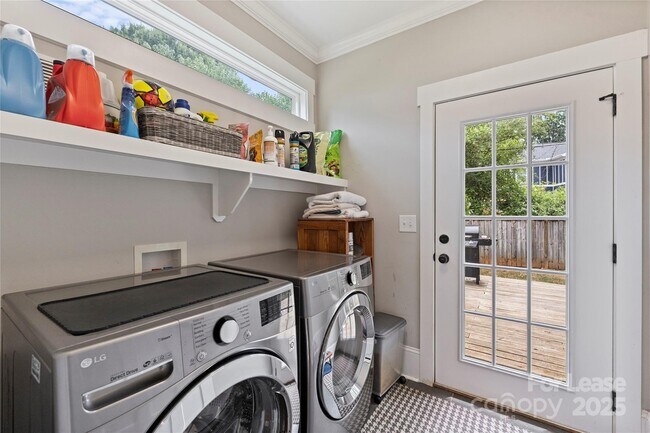 Building Photo - 126 N Smallwood Pl