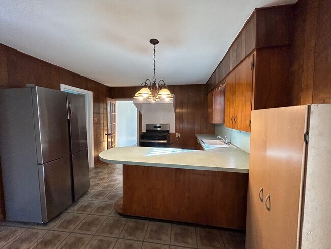 Building Photo - $500 OFF FIRST MONTH'S RENT IF MOVED IN BY...