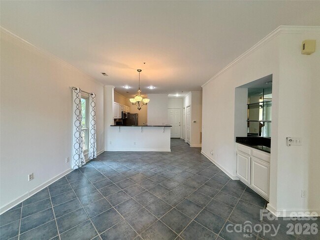 Building Photo - 18009 Kings Point Dr