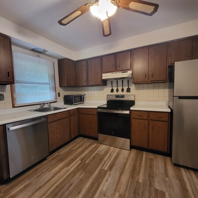 Building Photo - 56 Wakelee Ave