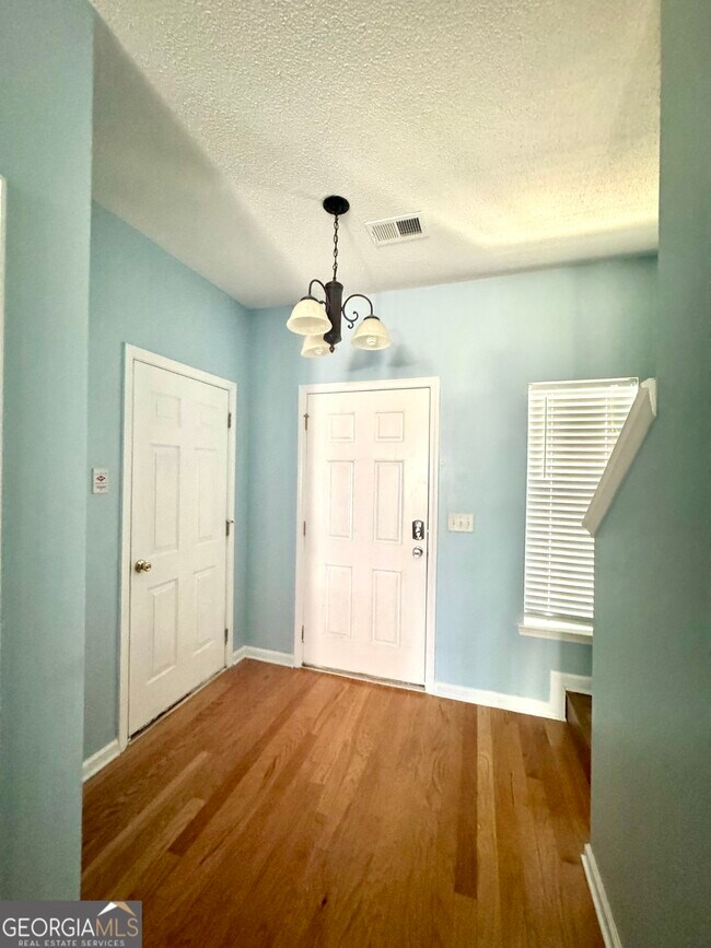 Building Photo - 3871 Pleasant Oaks Dr