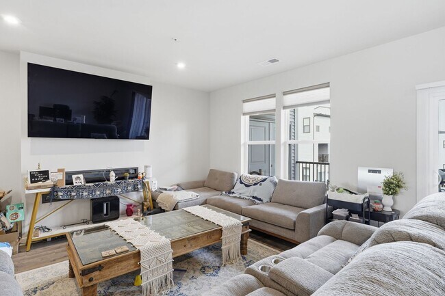 Building Photo - Perfectly positioned near the vibrant shopping and dining destination of One Loudoun, this reside...