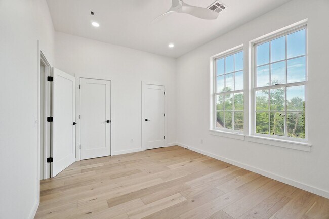 Building Photo - The White Workroom in The Heart of Selah