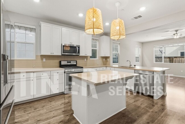 Building Photo - 3255 Pitkin Way