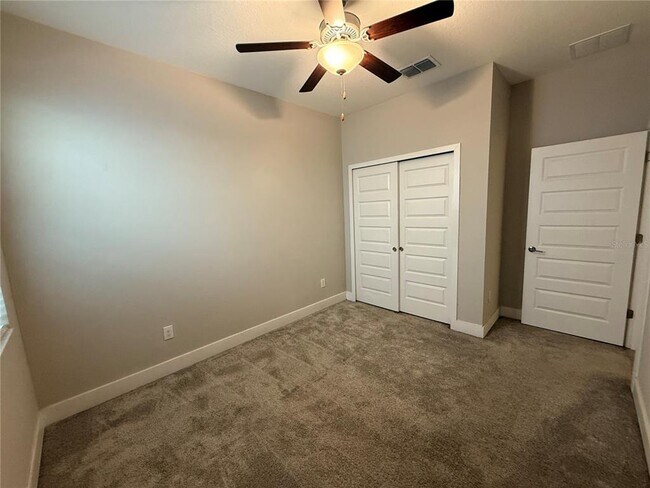 Building Photo - 9800 Little Bluestem Dr