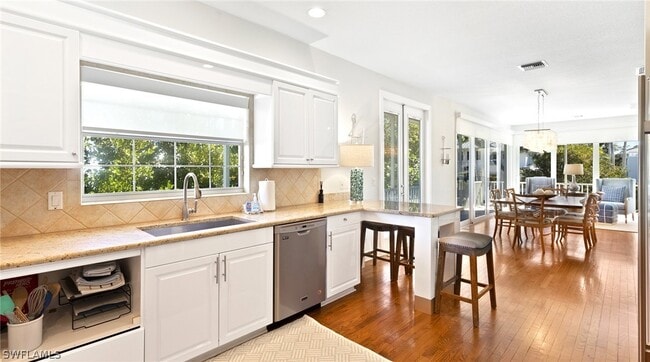 Building Photo - 877 7th St S