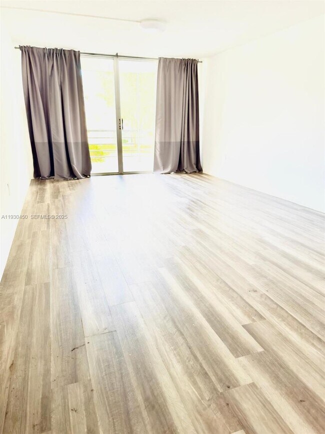 Building Photo - 1401 NE 191st St