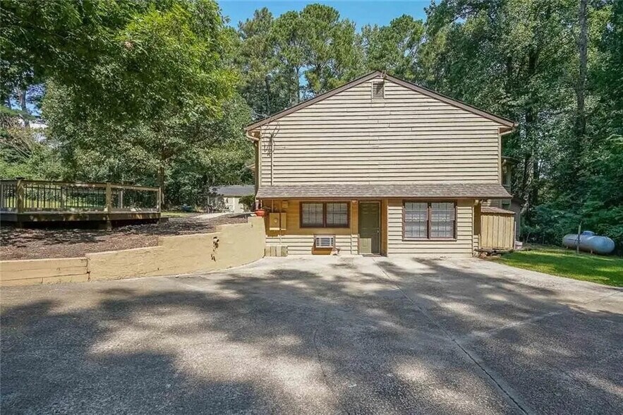 Building Photo - Room in Single Family Home on Azalea Dr