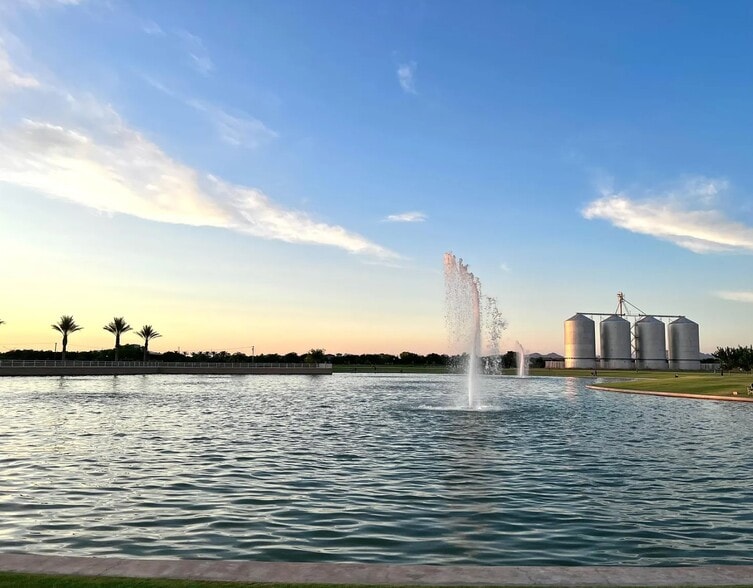 Building Photo - 3649 E Pinto Dr