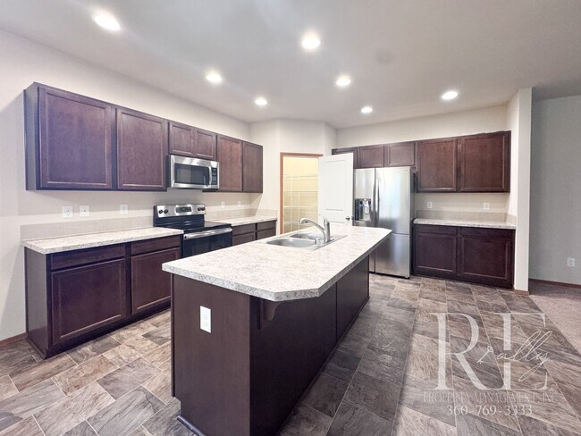 Building Photo - Spacious East Bremerton Home with Vaulted ...