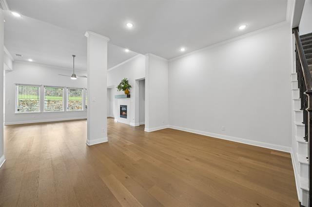Building Photo - 439 Montrose Dr