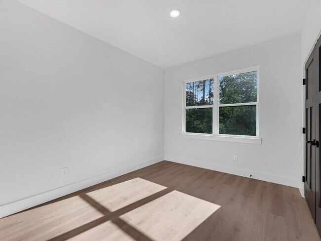 Building Photo - 10732 Twin Oak Dr