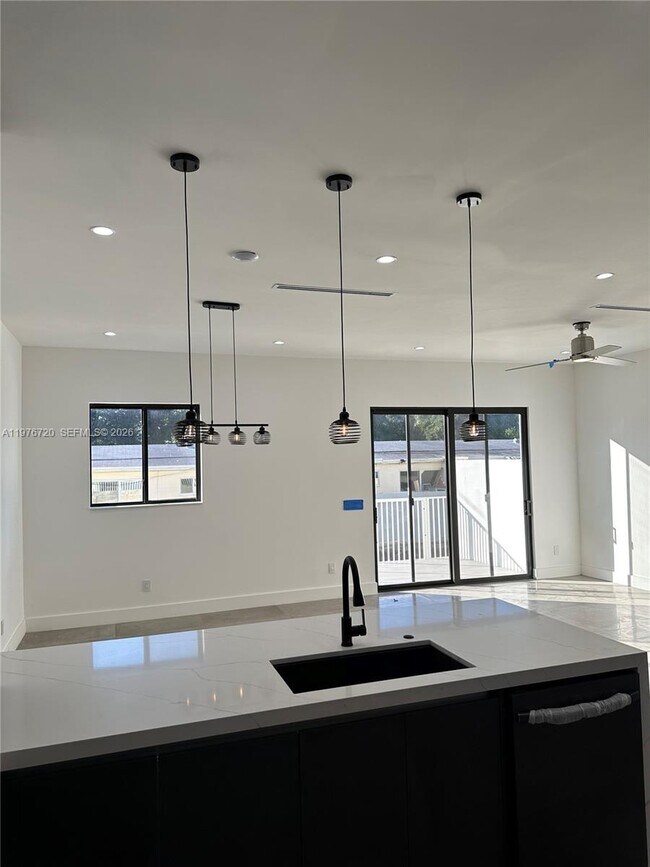 Building Photo - Southwest 32nd Avenue, Fort Lauderdale, FL 33312 - 4 BR 2 BA townhouse