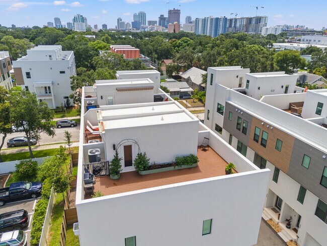 Building Photo - 320 15th St N