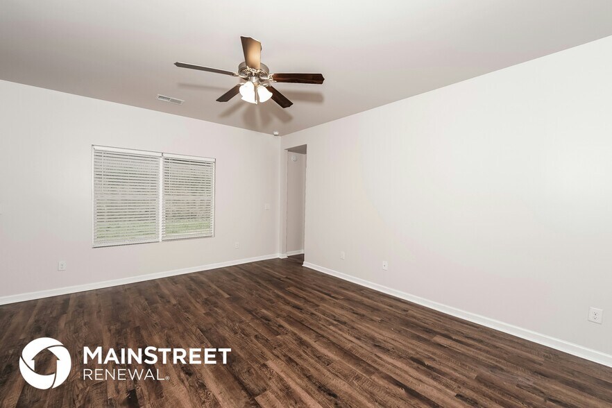 Building Photo - 461 Woodland Trl