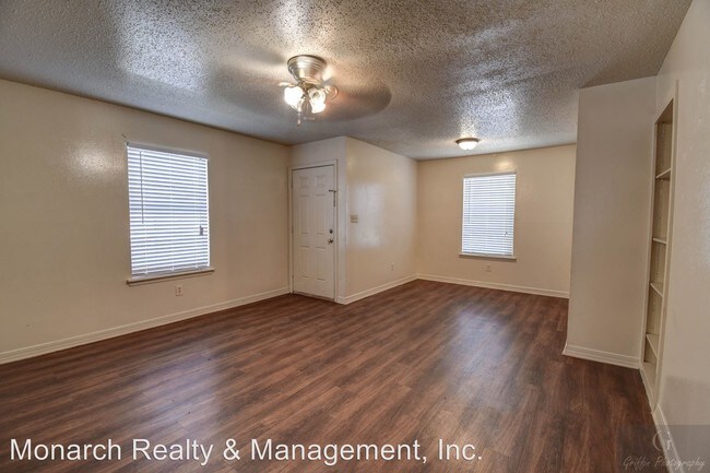 Building Photo - 9406-9408 Ferrara Dr