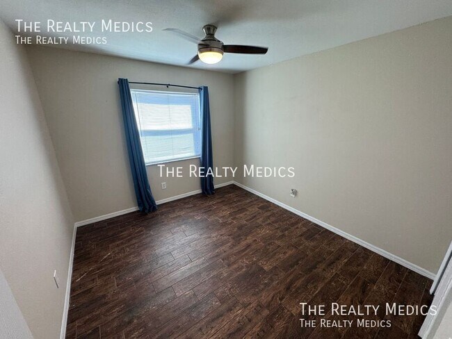 Building Photo - 2601 Bridle Dr