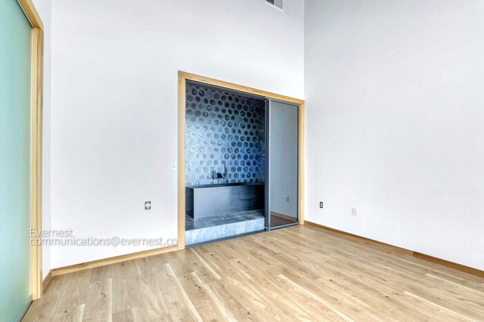 Building Photo - 1154 Division St