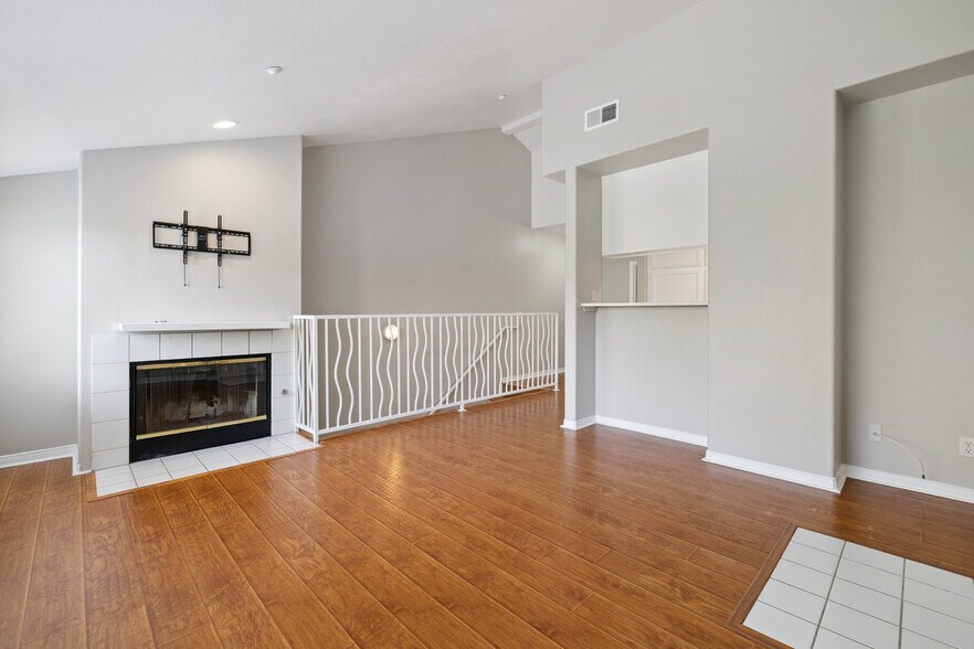 Building Photo - 3709 Las Flores Canyon Rd