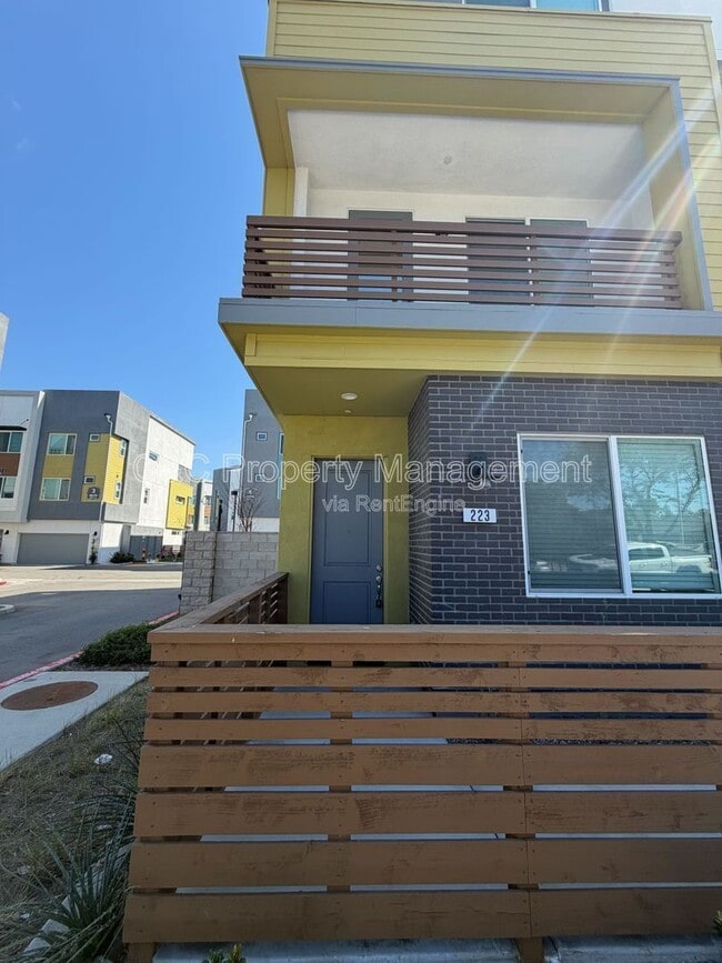 Building Photo - 223 S Johnson Ave