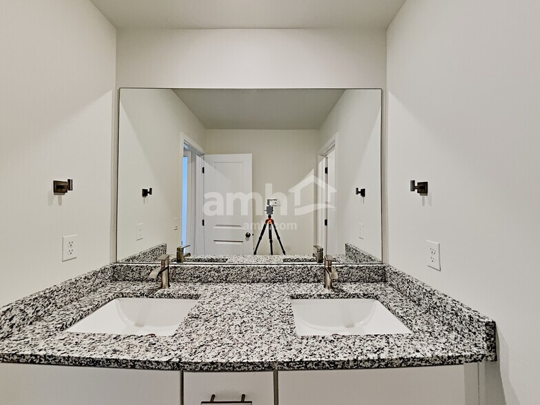 Building Photo - 11133 Kitty Hawk Rd