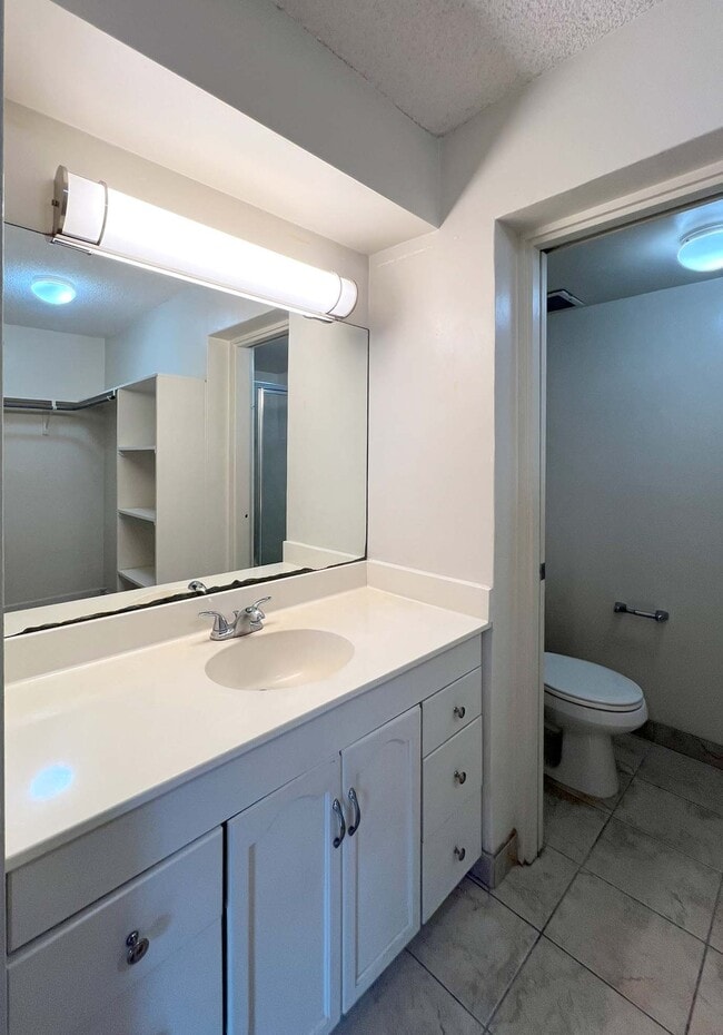 Building Photo - 731 Amana St