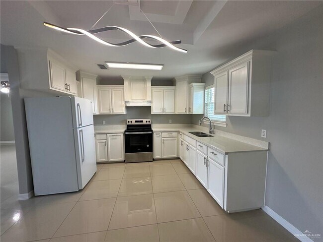 Building Photo - 827 Whitewing St