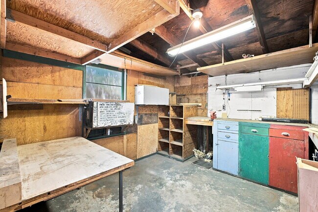 Building Photo - $2,590.95 with $300 Off The First Month's Rent, 4 Beds - 2 Bath, Single Family Home in Denver wit...
