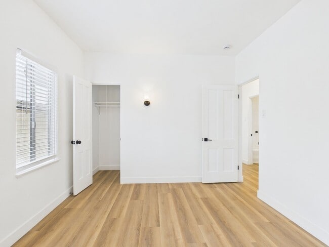 Building Photo - 1533 E 3rd St