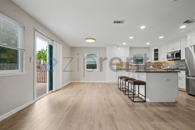Building Photo - 2307 N Cirby Way