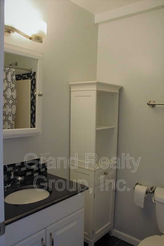 Building Photo - 440 Meadow Green Ln