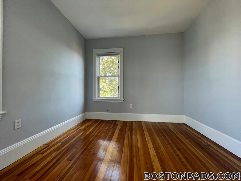 Building Photo - 247 Boston St