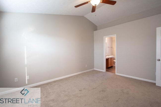 Building Photo - REDUCED!