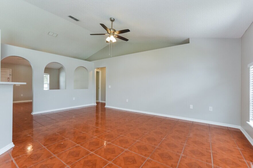 Building Photo - 421 Eagle Dr