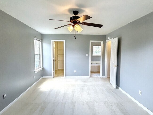 Building Photo - 6432 Goldenrod Ct