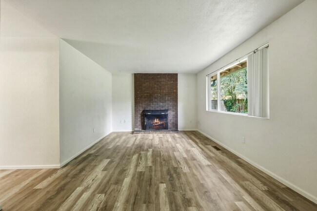 Building Photo - MOVE IN READY NOW!! 4 bed 1 bath on shy half acre! North Thurston School District