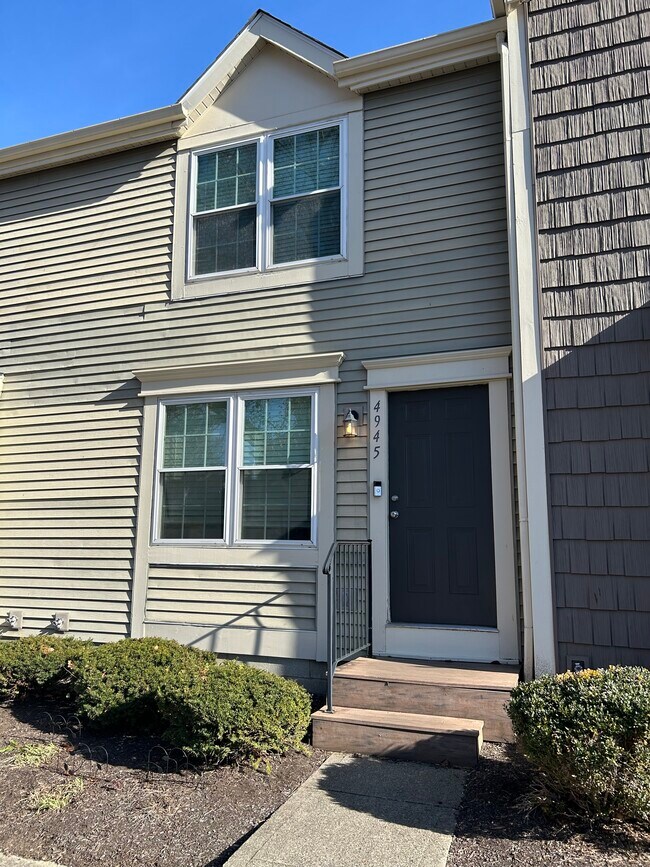 Building Photo - 4945 Singleton Dr