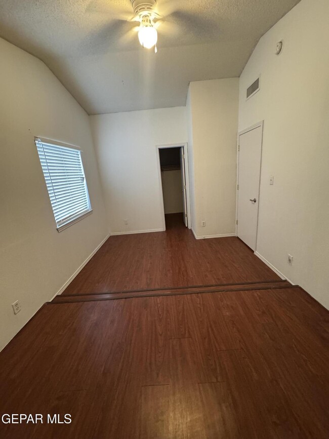 Building Photo - 3033 Tierra Humeda Dr