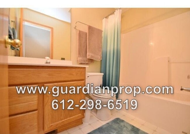 Building Photo - Rosemount Townhouse Available September 1,...