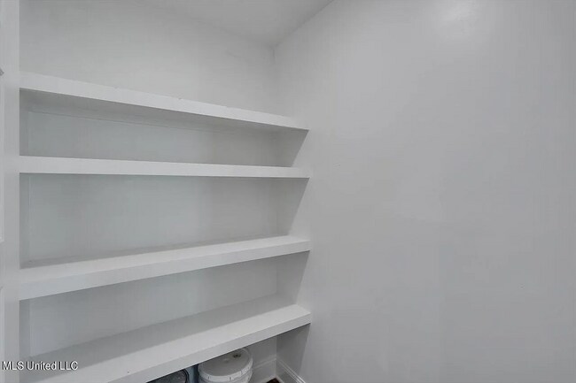 Building Photo - 253 Chartleigh Cir