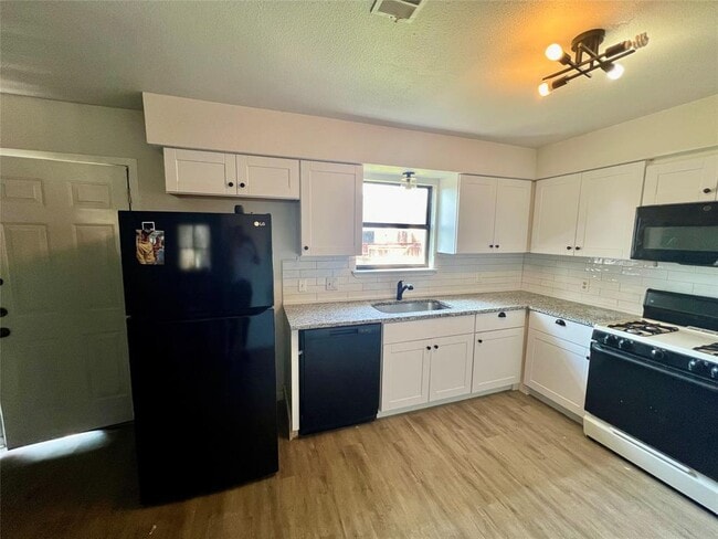 Building Photo - 2212 Rifle Bend Dr