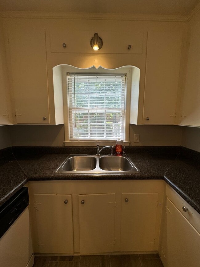 Building Photo - 2/2 Charming House in Garden Lakes $1,296