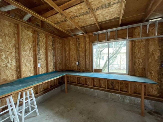 Building Photo - Charming and Updated 1913's Home! Woodstoc...